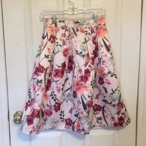 4 for $ 20 FOREVER 21 MAGNOLIA/CARNATIONS/POPPY SKIRT